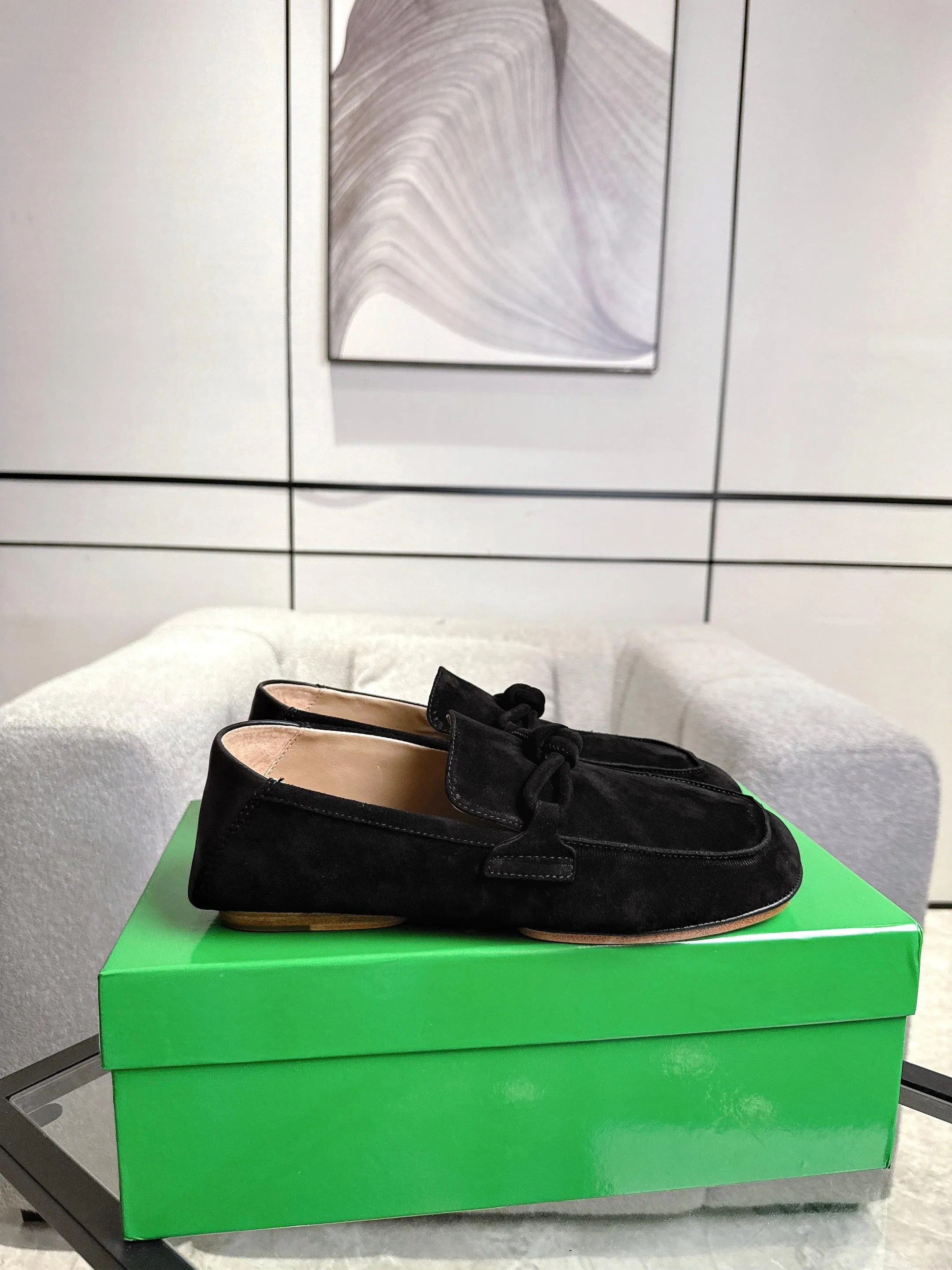 [BV] Top P: 800💰 Size: Women 35-39 (Customized for women 40) Men 39-44 (38.45 non-refundable) Bottega Veneta 2025 Autumn Counter Synchronized Couple Style Bottega Veneta Square Toe Flats Original 1:1 material selection, genuine leather outsole! A one-to-one replica of the original! quality assurance!